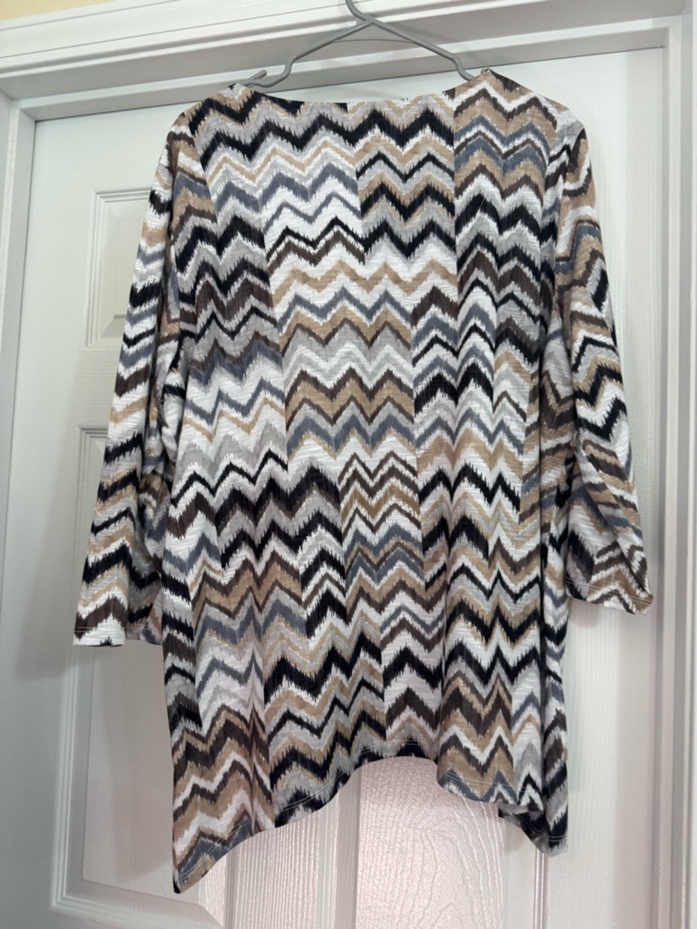 Alfred Dunner Zigzag Open Cardigan in White, Black & Tan